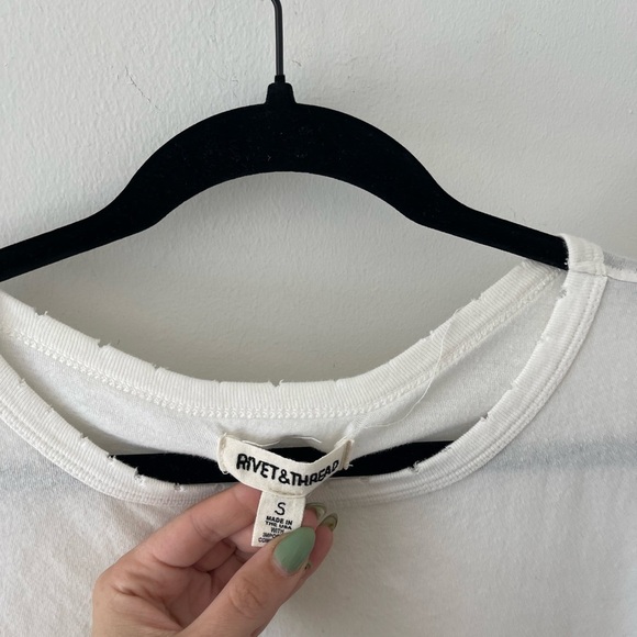 Rivet& Thread White Distressed Tee - Picture 4 of 5